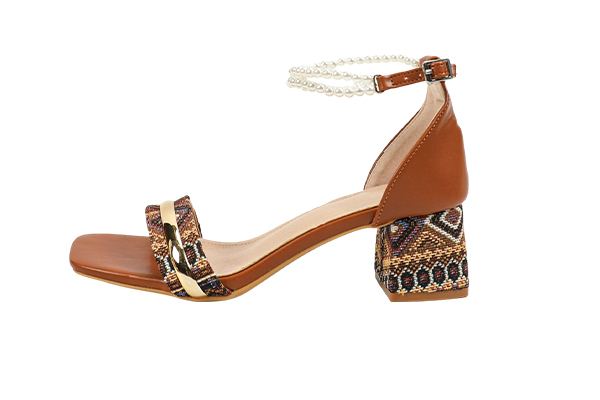 Women's Summer Brown Artificial Pearl Geometric Pattern Decoration Open Toe Square Head Thick Heel Sandals Ethnic Style